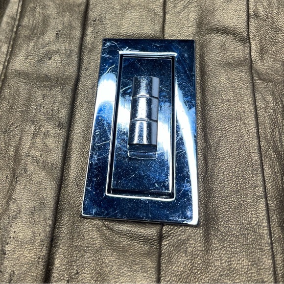 Gorgeous Gold Clutch - Picture 6 of 9